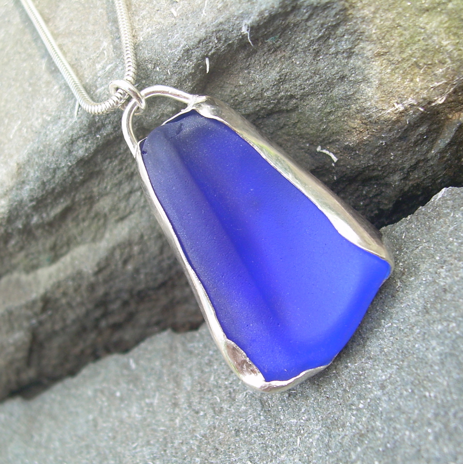 Bezel formed by hand with thin (gauge 32) soft silver. 