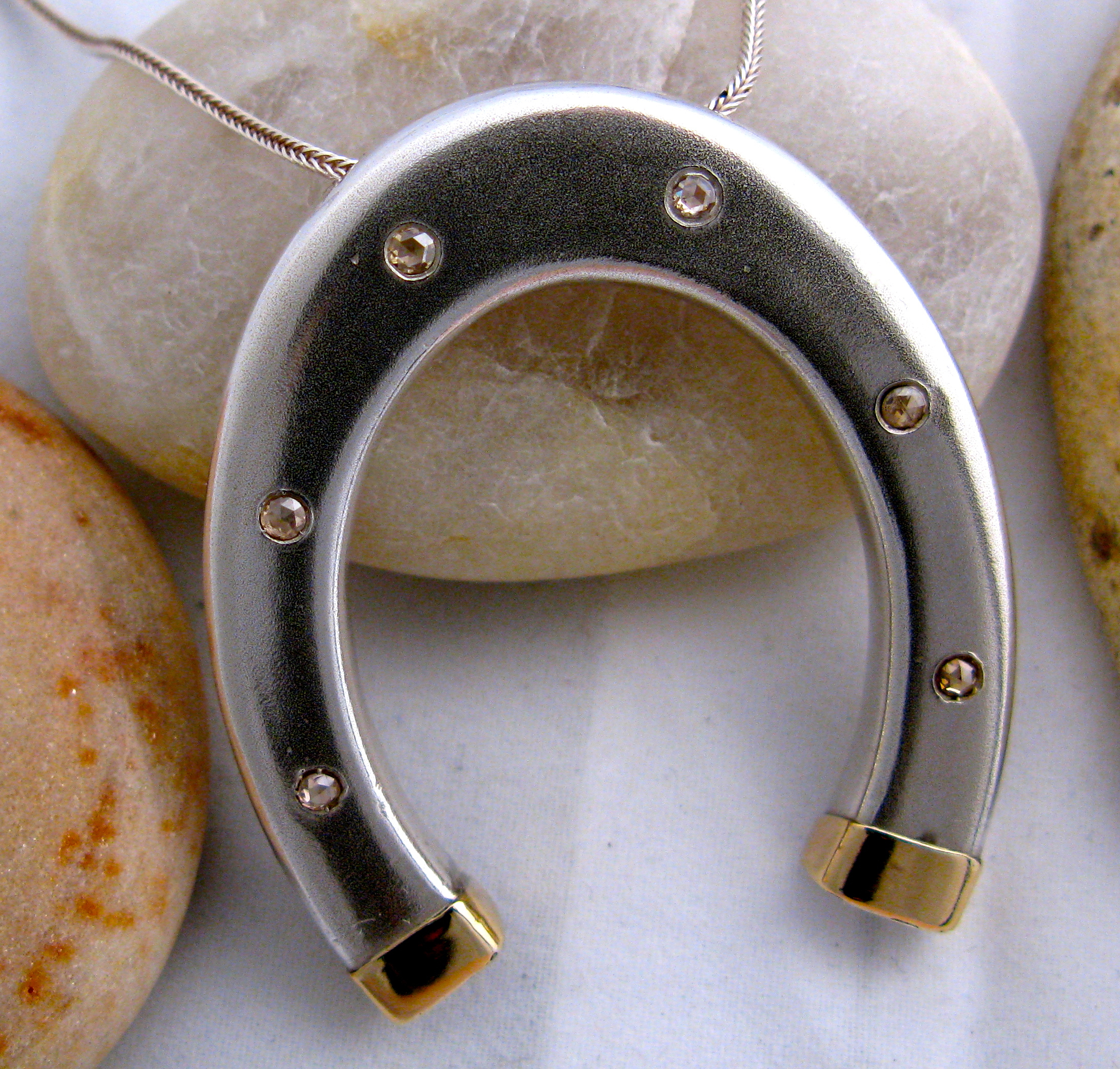 Horse Shoe Pendent