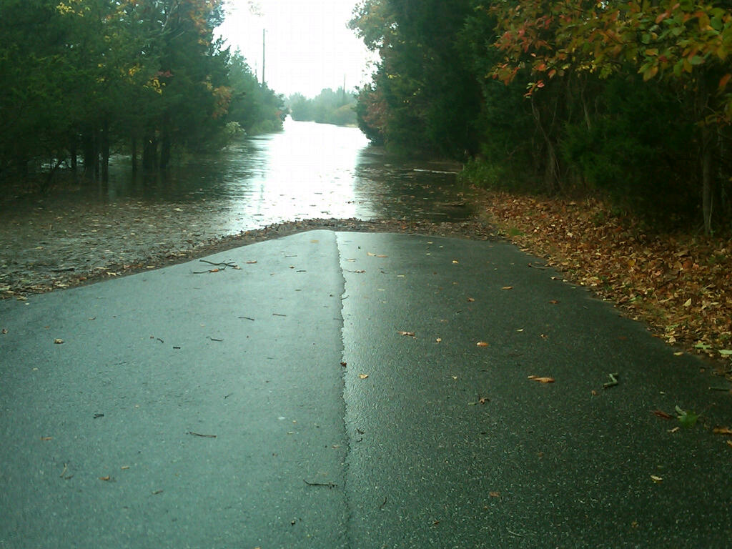 IMG-20121029-00511 Maidstone Park Rd flooded